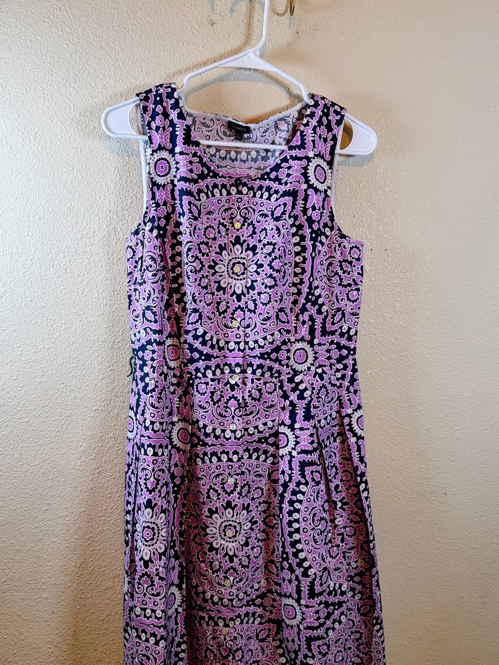 Talbots Sleeveless Midi Dress in Lavender and Navy Blue Medallion Print. Size 8